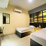 Majestiq Hotel Pku